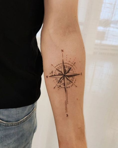 Discover the beauty of compass tattoo designs. Our expert guide provides insights & inspiration for your next tattoo. Explore the world of body art. Wind Rose Tattoo, Compas Tattoo, Geometric Compass Tattoo, Feminine Compass Tattoo, Geometric Compass, Compass Tattoo Men, Him And Her Tattoos, Compass Rose Design, Simple Compass