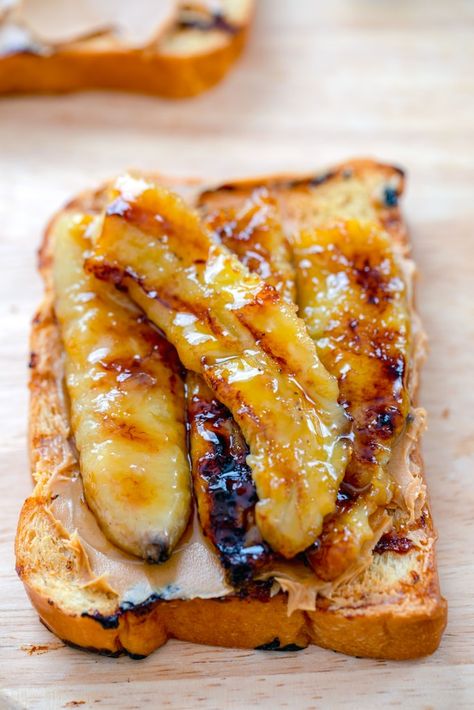 Peanut Butter Banana Sandwich Grilled, Banana Peanut Butter Sandwich, Fancy Peanut Butter And Jelly Sandwich, Banana Sandwich Ideas, Peanut Butter Sandwich Variations, Onion Sandwich Recipe, Onion Sandwich, Peanut Butter Sandwiches, Fall Sweets