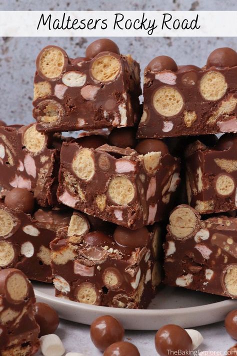 Recipe for Maltesers Rocky Road, a delicious chocolate packed no bake treat with biscuits, marshmallows and Maltesers! #thebakingexplorer#rockyroad #maltesers #nobakerecipe #easyrecipe Maltese Rocky Road, Marshmallow Baking Recipes, Marshmallow Rocky Road, How To Make Rocky Road, Rocky Roads Recipes, No Bake Traybake Recipes, Malteser Recipes, Christmas Rocky Road Recipe, Malteser Tray Bake