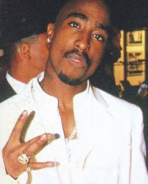 THE #GOAT #RIP #2PAC it's been 20 years and it's like he never left 2pac Pictures, Tupac Videos, Tupac Photos, 90s Rappers Aesthetic, Tupac Makaveli, Tupac Art, Tupac Wallpaper, 90s Rappers, Tupac Quotes