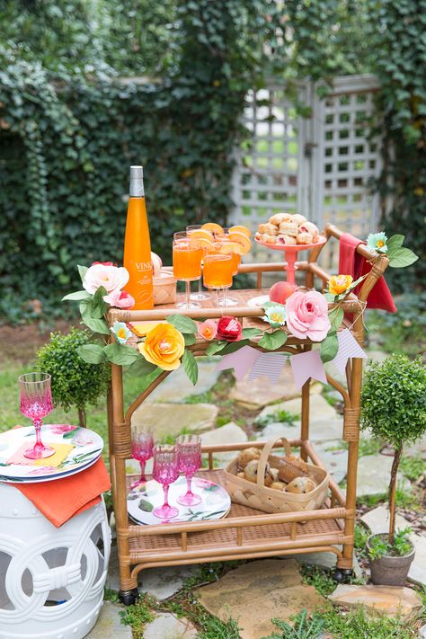 Host a Spring Bar Cart Brunch, All the tips + ideas here! Spring Theme Ideas, Themed Party Ideas, Brunch Bar, Gold Bar Cart, Drink Cart, Bar Cart Styling, Spring Brunch, Pub Set, Backyard Bar