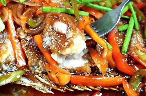 Escabeche Fish Escabeche, Steam Vegetables Recipes, Escabeche Recipe, Yummy Kitchen, How To Make Fish, Fish Varieties, Ginger Slice, Colorful Vegetables, Individual Servings