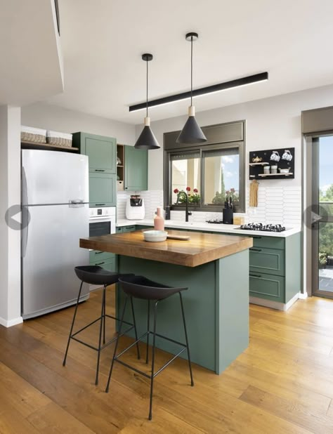 L Shaped Kitchen Open To Living Room, Tiny L Shaped Kitchen Layout, Studio Apartment Kitchen Island, Small Rectangle Kitchen Ideas, Slim Island Kitchen, Colorful Small Kitchen, Island In Small Kitchen Layout, Small L Shaped Kitchen With Island, Small L Kitchen Layout