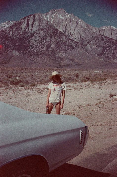 Enjoy a road trip series photographed by Dana Trippe starring model Sierra wearing Lack of Color hats.   “What’s better than a road trip with one of your best gal pals, Sierra? Not much – we… Flannel Photoshoot, Desert Grunge, Dana Trippe, Vegas Vibes, Luis Gonzaga, 1972 Chevelle, Cowgirl Vintage, Desert Photoshoot, Americana Aesthetic