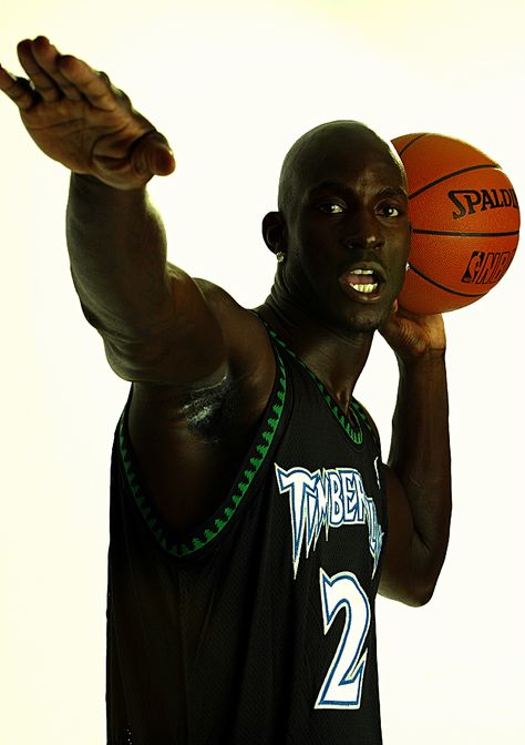 Kevin Garnett Kevin Garrett, Basketball Photos, Kevin Garnett, Basketball Star, Nba Pictures, Basketball Art, Sports Graphics, Love And Basketball, Basketball Pictures