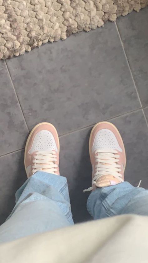 Air Jordan Washed Pink, Washed Pink Jordan 1 Outfit Women, Washed Pink 1s Outfit, Jordan 1 Washed Pink Outfit, Washed Pink Jordans Outfit, Jordan Retro 1 Outfits Women, Pink Jordan 1 Outfit Women, Pink Jordans Outfit, Air Max 90 Futura