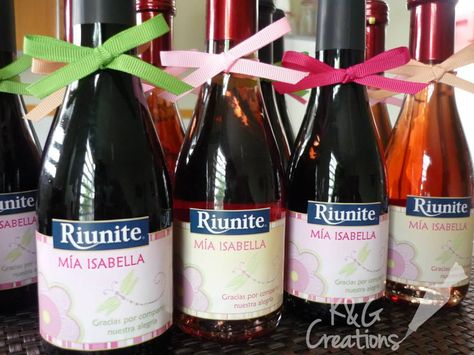 Mini botellas de vino personalizadas... Candy Bar, Wine Bottle, Candy, Wine, Drinks, Bar