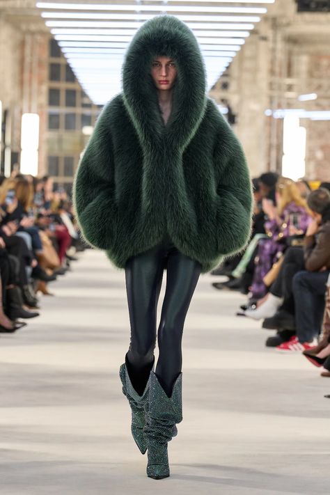 Spring 2023 Couture, Aw 23, 2023 Couture, Fur Coat Outfit, Collection Couture, 2024 Outfits, Spring Couture, Alexandre Vauthier, Spring Summer 2023