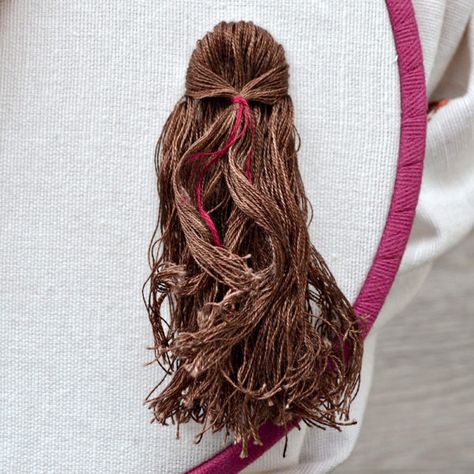 Home - Pumora - all about hand embroidery Hair Embroidery Tutorial, Braid Embroidery, Hair Embroidery, Hair Threading, Embroidery Hair, Perfect Messy Bun, Embroidery Hoop Art Diy, How To Braid, Fashion Quiz