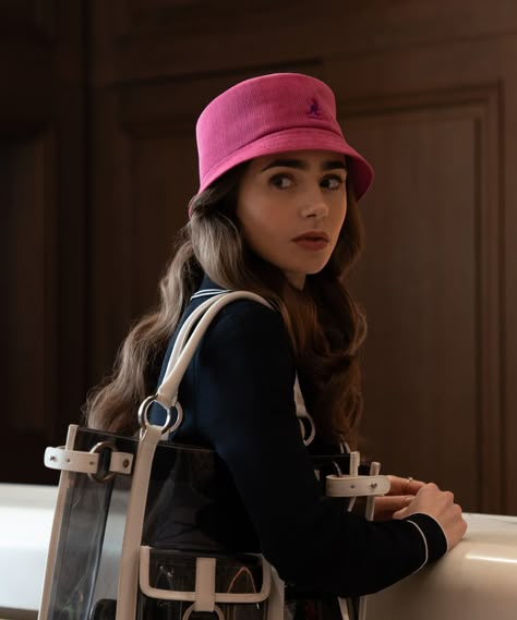 Berets, Bucket Hats & More Are Trending Thanks To Emily In Paris #refinery29 https://www.refinery29.com/en-us/2020/10/10096435/emily-in-paris-fashion-trends-bucket-hats-berets Paris Winter Outfits, Emily In Paris Lily Collins, Emily In Paris Fashion, Emily In Paris Outfits, Patricia Field, Paris Winter, Carlton Hotel, Paris Inspired, Stylish Winter Outfits