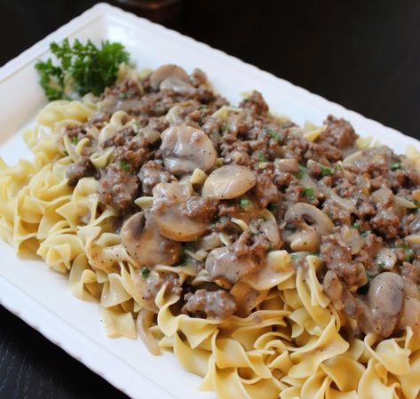 Hamburger Stroganoff Hamburger Stroganoff Recipe, Hamburger Stroganoff, Spinach Chicken, Tomato Spinach, Ground Beef Stroganoff, Stroganoff Recipe, Hamburger Meat, Recipe Simple, Beef Stroganoff