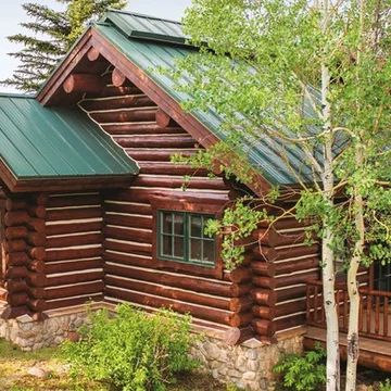 Stained Log Cabin Exterior, Rustic Cabin Exterior Ideas, Log Cabin Exterior Color Schemes, Log Cabin Paint Colors, Log Cabin Exterior Paint Colors, Cabin Exterior Color Schemes, Log Home Exterior Colors, Log Cabins Exterior, Cabin Exterior Ideas