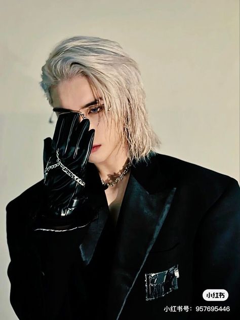 Unique Male Hairstyles, Futuristic Hairstyles, Grunge Guy, White Hair Men, Anime Guy Long Hair, Long White Hair, Boys Long Hairstyles, Elegant Man, Hair Reference