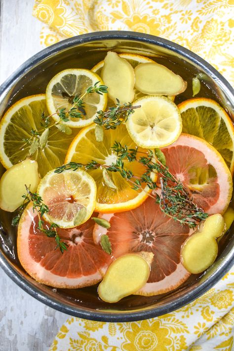 A fragrant citrus simmer pot recipe with lemon, orange, grapefruit, ginger, cardamom and thyme. This easy citrus stovetop potpourri offers a natural alternative to candles, diffusers, and artificial sprays. Recipe With Lemon, Simmer Pot Recipes, Citrus Recipes, Simmer Pot, Stovetop Potpourri, Lemon Recipes, Vegan Paleo, Potpourri, Paleo Gluten Free