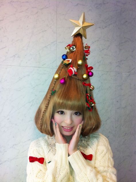 Christmas Tree Hairstyle Awkward Family Christmas, Christmas Hairstyle, Christmas Tree Hair, Kyary Pamyu Pamyu, Xmas Photos, Christmas Sweater Party, Christmas Play, Christmas Hairstyles, Ugly Christmas Sweater Party