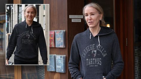 Felicity Huffman wears Carnegie Mellon shirt after college admissions scandal Blue College, Felicity Huffman, Lori Loughlin, College Admissions, After College, Desperate Housewives, College Admission, College Sweatshirt, Got Books