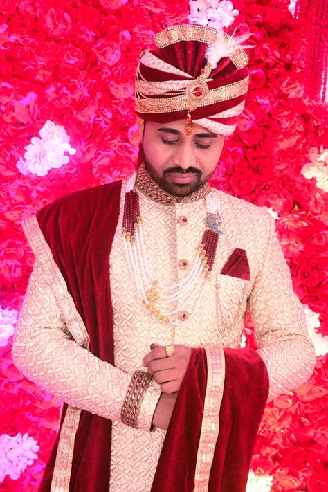 Dulha Pose Single, Dulha Closeup, Dulha Single Pose, Dulha Pose, Haldi Pose, Single Pose, Haldi Photoshoot, Indian Bride Poses, Indian Bride Photography Poses