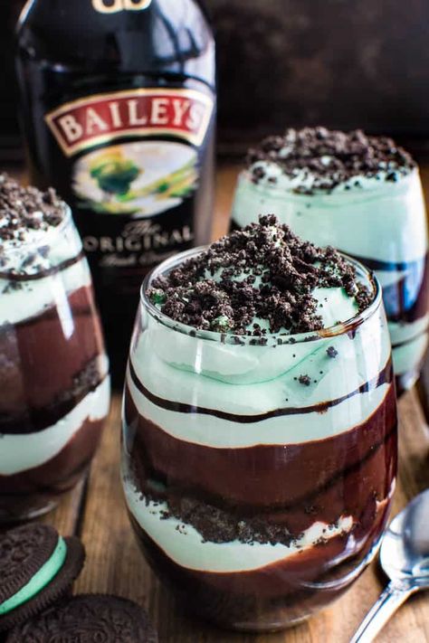 Mint Pudding, Baileys Dessert, Baileys Irish Cream Recipes, Lemon Tree Dwelling, Mint Desserts, Baileys Recipes, Parfait Recipes, Boozy Desserts, Baileys Irish