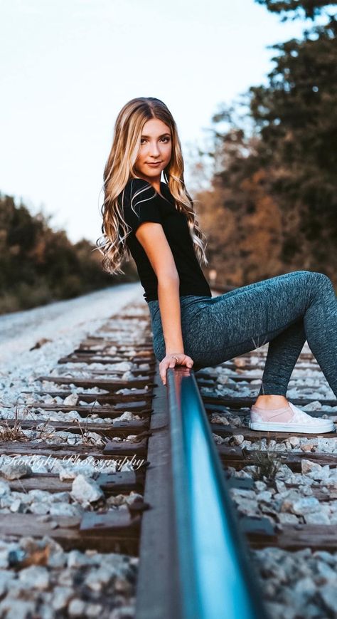 Photoshoot Railroad Tracks, Photos On Railroad Tracks, Railway Photoshoot Ideas, Poses On Railroad Tracks, Photoshoot On Railway Track, Railway Track Photoshoot, Travel Senior Pictures, Railroad Graduation Pictures, Railway Portrait Photography