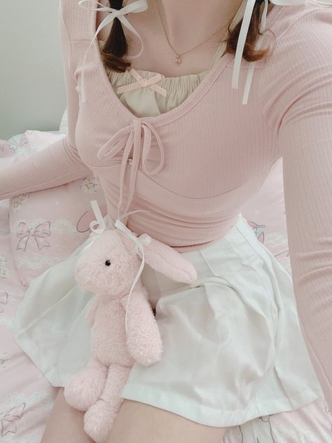 Coquette Outfits Aesthetic Pink, Coquette Girls, Cutesy Outfit, Pink Wardrobe, Cottagecore Outfits, Fairy Clothes, Pink Coquette, Pink Girly Things, Feminine Outfit