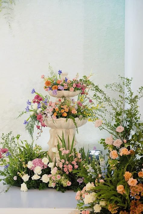 Spring Floral Backdrop, Spring Flower Arrangements Wedding, Secret Garden Event, Wildflower Theme Party, Reception Entrance Decor, Gazebo Picnic, Floral Ceremony Backdrop, Pastel Garden Party, Floral Staircase