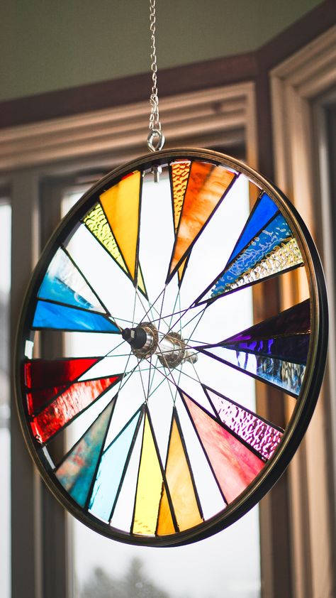 Stained Glass Sun, Stained Glass Studio, Modern Stained Glass, Wheel Art, Making Stained Glass, Glass Garden Art, Stained Glass Suncatchers, Garden Artwork, Bicycle Art