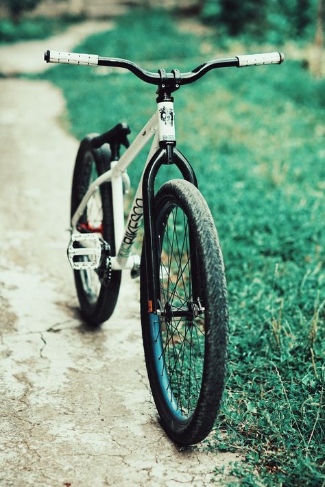 Single Speed Road Bike, Bmx Dirt, Mountain Bike Art, Dirt Jumper, Bicycle Mountain Bike, Mtb Bike Mountain, I Want To Ride My Bicycle, Beautiful Bike, Bike Mtb