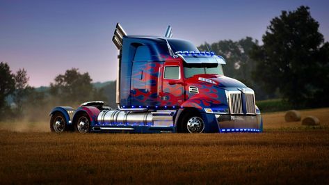 Driving a beaut like isn't everybody dream but it sure is mine go here to get you prepared to get your CDL licence - https://b66efaf1kyu6xsc9md6-wnjz8l.hop.clickbank.net/ Trucking Quotes, Optimus Prime Truck, Truck Wallpaper, Transformers The Last Knight, Truk Besar, Custom Big Rig, Optimus Prime Transformers, Transformers Cars, Transformers 5