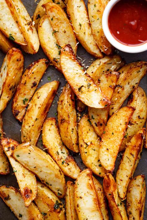 Crispy Garlic Baked Potato Wedges - Cafe Delites Garlic Baked Potatoes, Meal Board, Baked Potato Wedges Recipe, Yummy Potatoes, Baked Potato Wedges, Garlic Baked, Potato Wedges Recipe, Wedges Recipe, Potato Wedges Baked