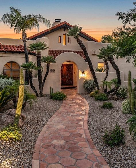 Desert Style Home Exterior, Spaniard Style Home, Mexican Ranch House, Spanish Ranch Style Homes, Mexican House Exterior, Hacienda Style Homes Mexican, Old Spanish Style Homes, Spanish House Exterior, Spanish Style Home Exterior