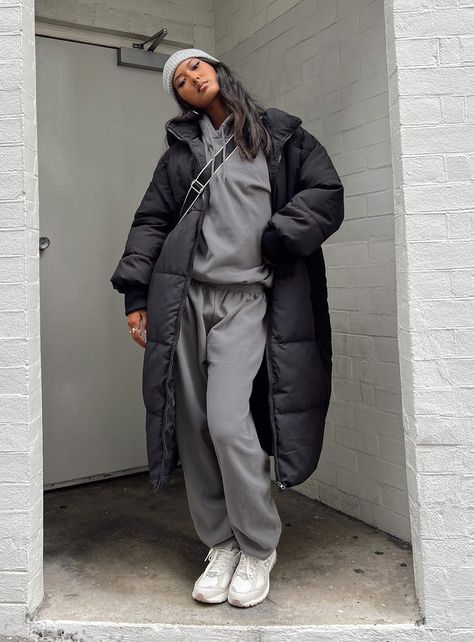 Abe Longline Puffer Jacket Black Long Puffer Jacket Outfit, Long Jacket Outfit, Puffer Coat Outfit, Nyc Winter Outfits, Puffer Jacket Outfit, New York Outfits, Long Puffer Jacket, Winter Fashion Outfits Casual, Long Puffer Coat