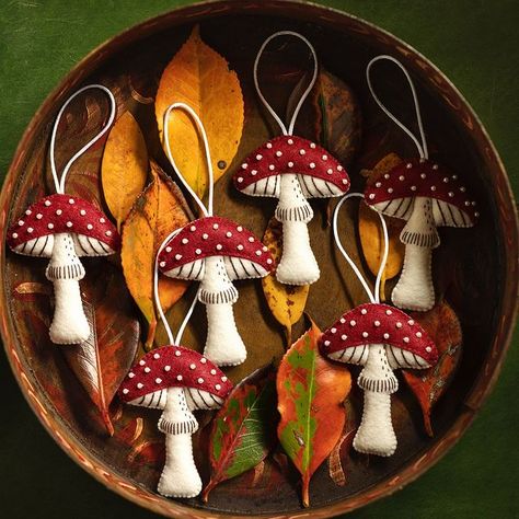 Marina Demše (@marina_demse_handmade) • Instagram photos and videos Christmas Mushroom Decor, Felt Mushroom Ornament, Diy Mushroom Ornaments, Felt Mushroom Garland, Fall Felt Crafts, Felt Autumn, Mushroom Christmas, Diy Felt Christmas Ornaments, Handmade Felt Ornament