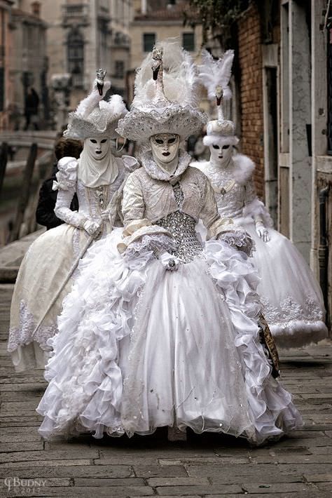 2f77743f7dbe48da81d13122b0aab427--carnivals-venice Carnival In Venice, Venice Winter Fashion, Venetian Costumes Carnival Of Venice, Venetian Carnival Costume, Fantasy Venice, Venice Carnaval, Fantasy Carnival, Venice Masquerade, Venice Carnevale