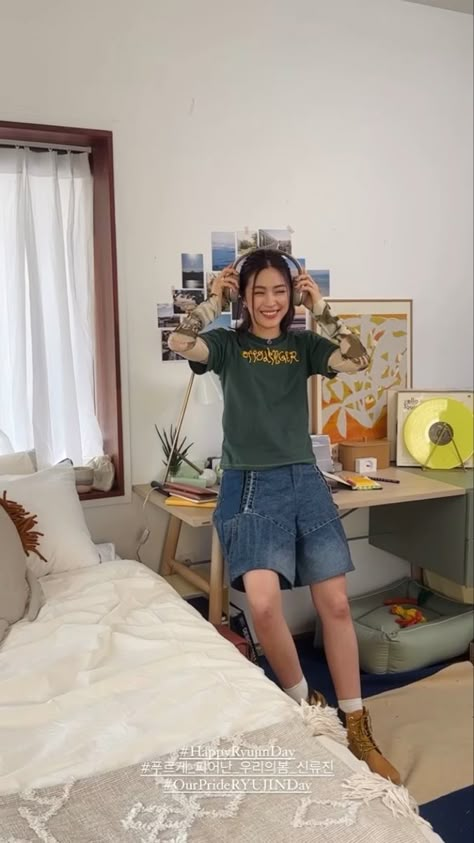 ryujin #itzy Casual Outfits Tomboy, Kpop Outfits Casual, Itzy Kpop, Girls Formal Dresses, Tween Outfits, Tomboy Fashion, Kpop Fashion Outfits, Outfits Casual, Kpop Outfits