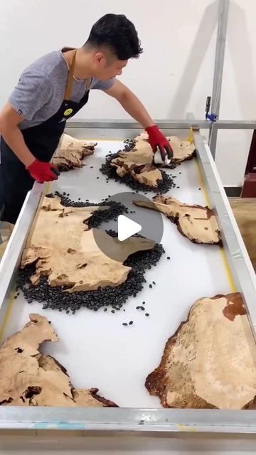 Diy Resin Table, Resin And Wood Diy, Minecraft Kitchen Ideas, Wood Resin Table, Resin Table Top, Resin Crafts Tutorial, Gray Cabinets, Simple Coffee Table, Diy Patio Furniture Cheap