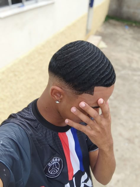 Waves Waves 360, Black Hair Fade, Man Haircut Fade, Black Man Haircut, Black Man Haircut Fade, 360 Waves Hair, Waves Hairstyle Men, Wavy Haircut, Waves Haircut