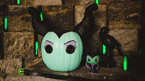 Maleficent Pumpkin DIY Disney Pumpkin Ideas, Maleficent Pumpkin, Pumpkin Painting Designs, Pumpkin Designs Painted, Disney Pumpkin Painting, Carve Pumpkins, Creative Pumpkin Painting, Character Pumpkins, Pumpkin Decorating Contest