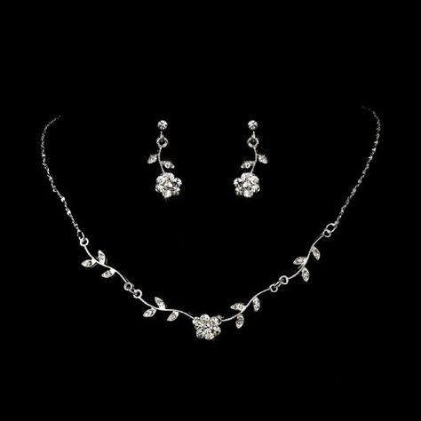 Silver Modern Jewelry, Jewelry For Bride Wedding, Wedding Simple Jewelry, Neckless For Wedding, Silver And Diamond Jewellery, Diamond Earrings And Necklace Set, Diamond Necklace And Earrings Set, Necklace And Earring Sets Simple, Diamond Jewelry Set Simple