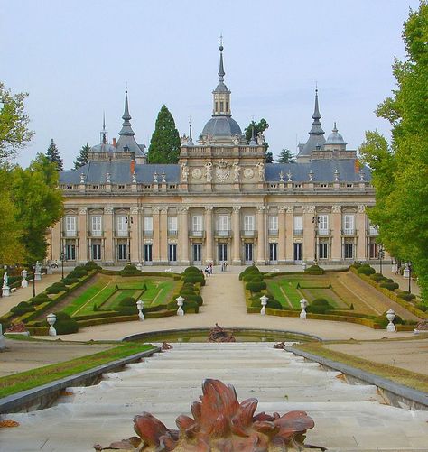 La Granja Palacio - La Granja, Segovia, España - Wikimedia Commons Architecture Baroque, Byzantine Architecture, Castle Mansion, Baroque Architecture, Beautiful Castles, Stately Home, Royal Palace, Spain And Portugal, Ancient Architecture