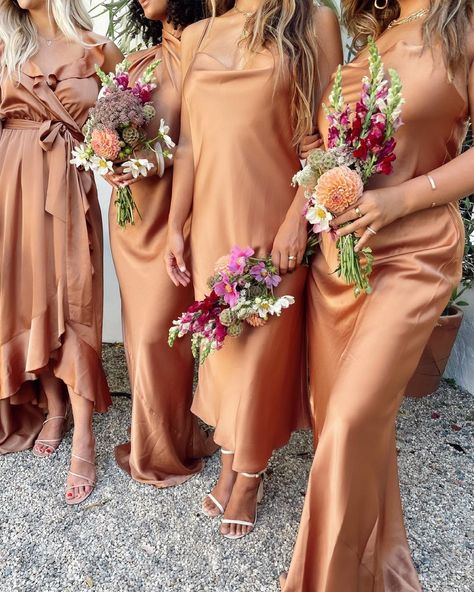 Show Me Your Mumu on Instagram: “NEW Copper Luxe Satin✨ The perfect shade for your bridesmaids lineup this fall 💍🧡” Copper Bridesmaids Dresses, Copper Bridesmaid Dress, Black Satin Bridesmaid Dress, Copper Bridesmaid Dresses, Floral Dress Wedding Guest, Garden Wedding Bridesmaids, Rust Bridesmaid Dress, Silk Bridesmaid Dresses, Silver Bridesmaid Dresses