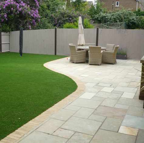 Curved Patio Ideas Backyard Designs, Garden Curved Patio Ideas, Small Round Patio Ideas, Curved Patio Design, Curved Patio Ideas, Circular Garden Design, Cottage Garden Patio, Small Garden Layout, Curved Patio