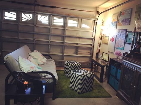 Garage Chill Room Ideas, Half Garage Half Living Space, Cool Garage Ideas Hangout, Garage Bedroom Conversion Diy, Garage Makeover Game Room, Garage Chill Space, Garage Makeover Living Spaces, Garage Room Ideas Bedrooms, Garage Bedroom Ideas