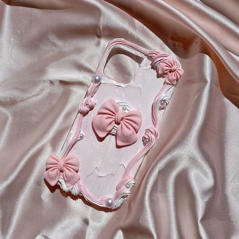 Nara Dreamland, Decoden Case, Decoden Phone Case, Kawaii Phone Case, Pretty Iphone Cases, Pretty Phone Cases, Bead Charms Diy, Cases Diy, Pink Bows