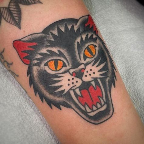 Old School Cat Tattoo, A Cat Tattoo, Cat Face Tattoos, Traditional Tattoo Old School, Hamsa Tattoo, Black Cat Tattoos, Traditional Tattoo Art, Classic Tattoo, Music Tattoos