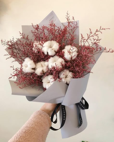 Bunga Wedding, Graduation Flowers, Flower Bouquet Diy, Flower Boutique, Hand Bouquet, Flowers Bouquet Gift, Beautiful Bouquet Of Flowers, Beautiful Flower Arrangements, Luxury Flowers