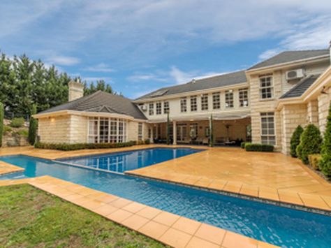 Housesitting assignment in Traralgon, VIC, Australia L Shaped Pool, Lap Pools Backyard, Luxury Pools Indoor, Mount Gambier, Pool Porch, Pools Backyard Inground, Natural Swimming Pools, Small Pools, Dream Pools