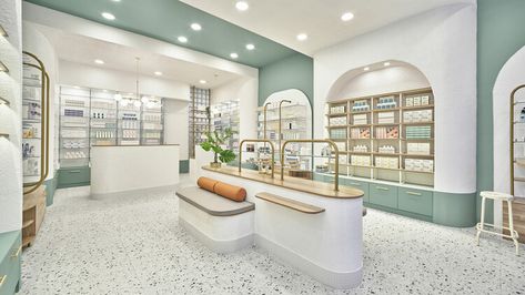 Pharma Company Interior Design, Small Pharmacy Design Ideas, Pharmacy Decor, Turkey Images, Bursa Turkey, Pharmacy Store, Pharmacy Design, Store Interiors, Cosmetic Shop