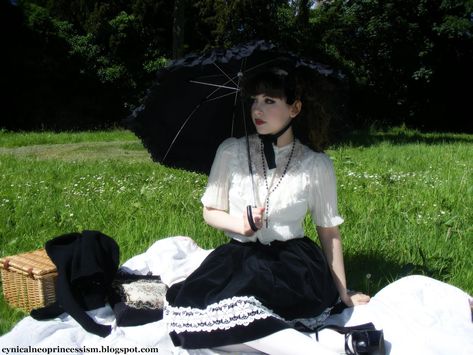 Gothic Picnic Outfit, Spooky Picnic Ideas, Goth Picnic Outfit, Witch Picnic, Graveyard Picnic, Cottage Goth Aesthetic, Goth Picnic, Goth Cottagecore Fashion, Gothic Picnic