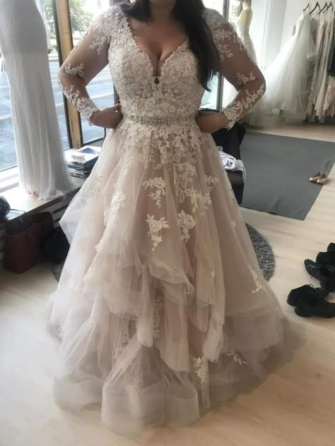 Gowns For Plus Size Women Wedding, Blush Wedding Dresses With Sleeves, Plus Size Champagne Wedding Dress, Curvy Bride Dress, Wedding Dresses Long Sleeves, Red And White Weddings, Plus Wedding Dresses, Long Sleeve Bridal Gown, Dresses Long Sleeves