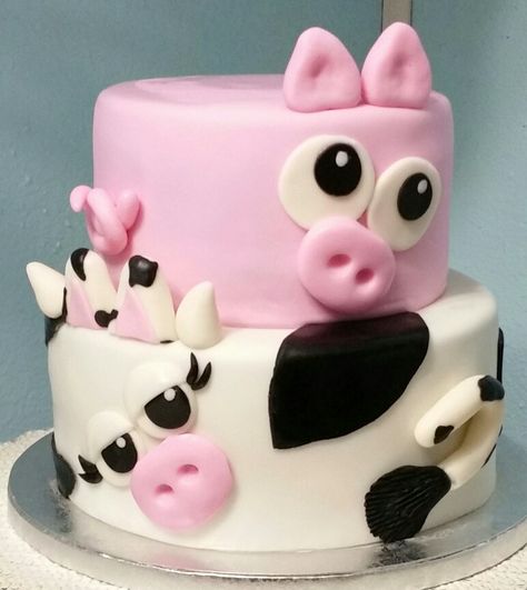 Cow and Pig Birthday Cake 2 Floors, Cow And Pig Cake, Farm Animal Cakes, Cow Cakes, 5th Birthday Cake, Pig Birthday Party, Best Sugar Cookie Recipe, Farm Animals Birthday Party, Farm Cake